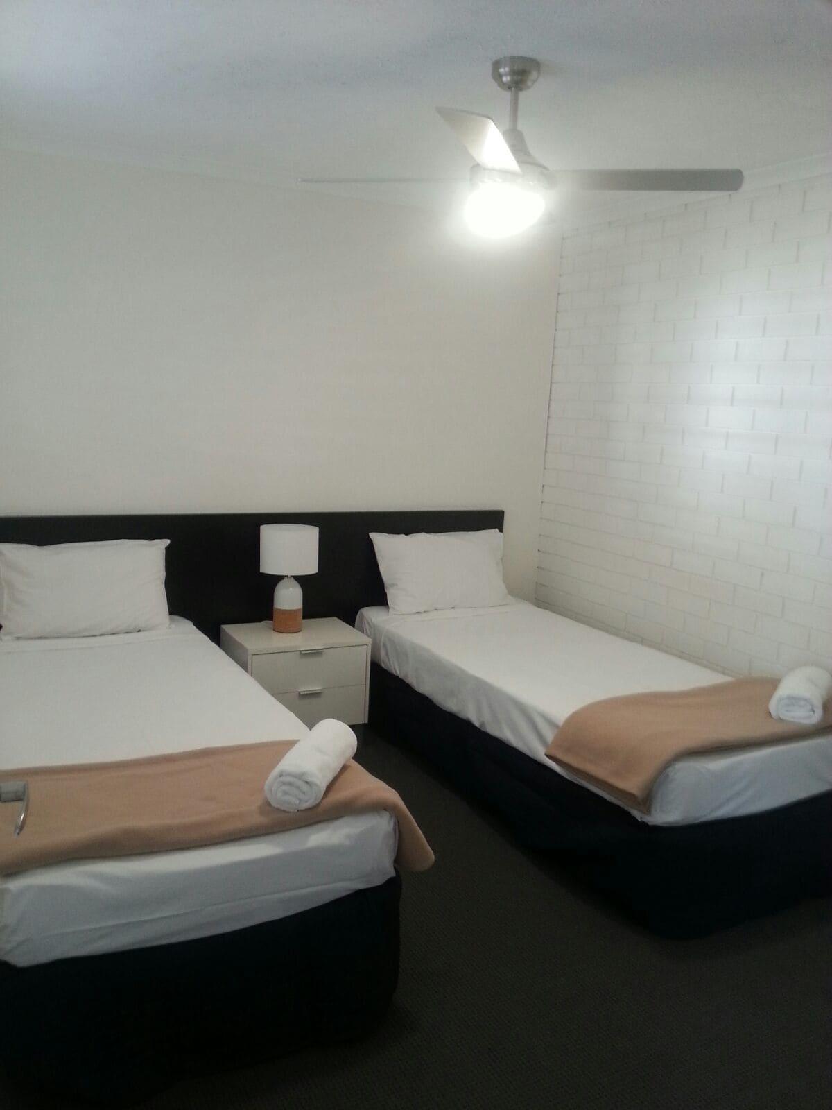 Broadbeach Travel Inn Apartments Gold Coast Exterior foto